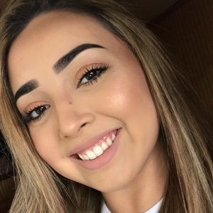 Meet your Posher, Gloria